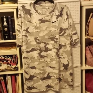 The Nike Tee Men's Size XL